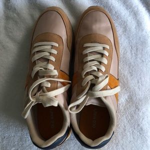 Old Navy sneakers size 9 NWOT
